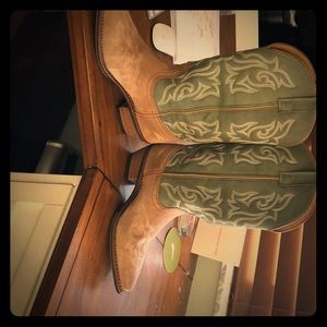 Classic Women’s Cowboy Boots